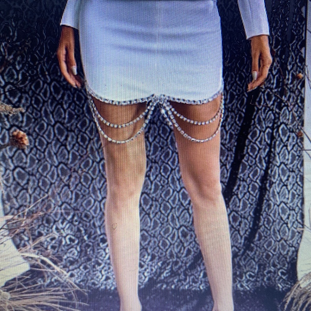 White embellish skirt